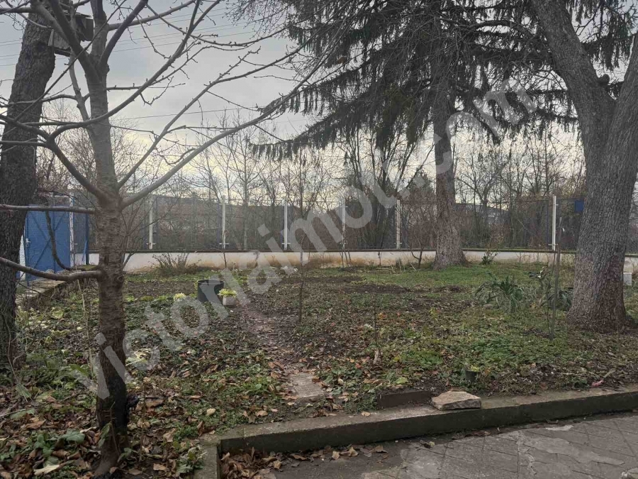 Сервиз с къща в с. Самоводене!
