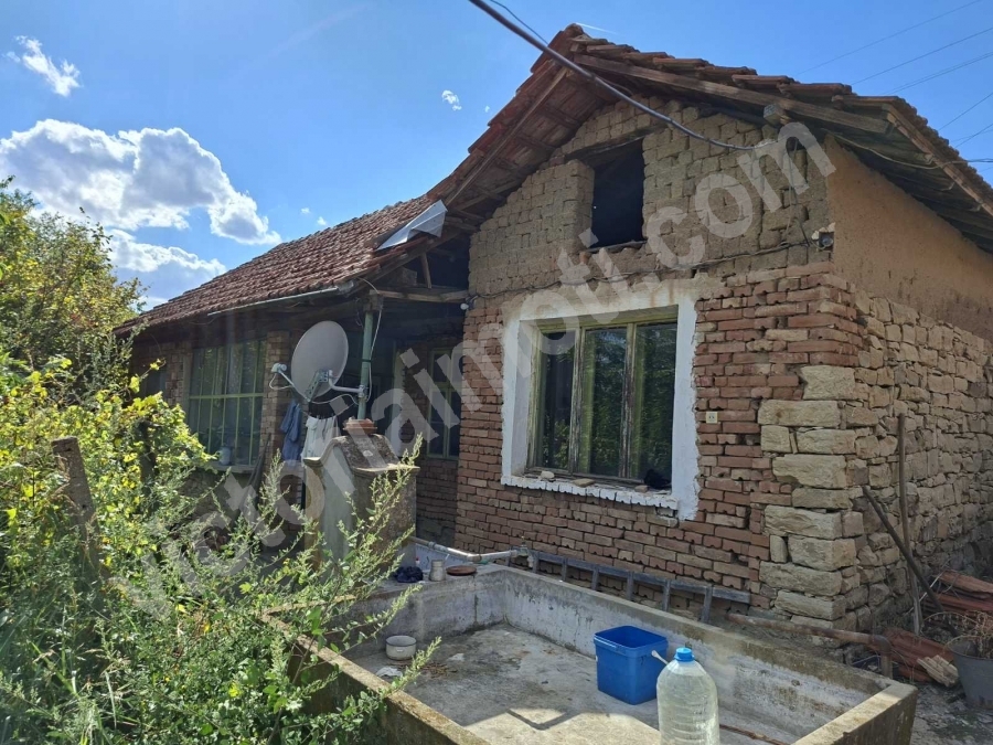 ЕДНОЕТАЖНА КЪЩА В СЕЛО ОБЕДИНЕНИЕ
